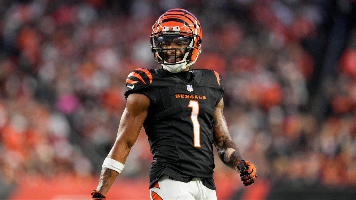 KalshiFB's tweet image. The last 10 WRs taken Top 10 in the NFL Draft:

— Tetairoa McMillan
— Marvin Harrison Jr.
— Malik Nabers 
— Rome Odunze
— Drake London
— Garrett Wilson
— Ja’Marr Chase
— Jaylen Waddle
— DeVonta Smith
— Corey Davis