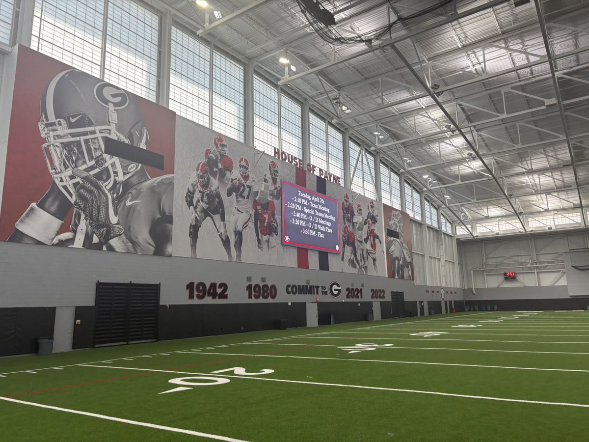 peytonhilbert's tweet photo. Thank you @GeorgiaFootball Coach @KirbySmartUGA @Kirk_Benedict @Coach_King01 for having me back today. Always a great time. #godawgs @cleats2whistle @TrinityHSFB @Dawgs247 @DawgNation @KPGfootball @KYHighFootball https://t.co/EFQ9QgOCJP