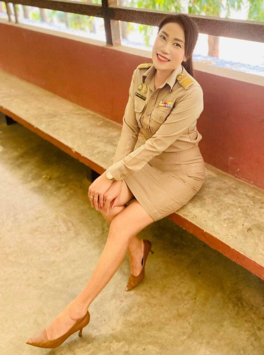 aabbcc10332's tweet photo. 'สาวรุ่นใหญ่. อยากฟิวสาวในเครื่องแบบ' https://t.co/Fcpk8E2KiV