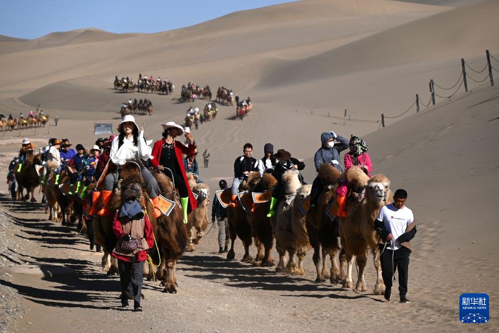 PDChinese's tweet photo. 【清明節假期中國國內出遊1.35億人次】文化和旅遊部4月7日公布2026年清明節假期文化和旅遊市場情況。經文化和旅遊部數據中心測算，假期3天（4月4日至6日），中國全國國內出遊1.35億人次，同比增長6.8%；國內出遊總花費613.67億元，同比增長6.6%。 https://t.co/7iJY3Gtozj