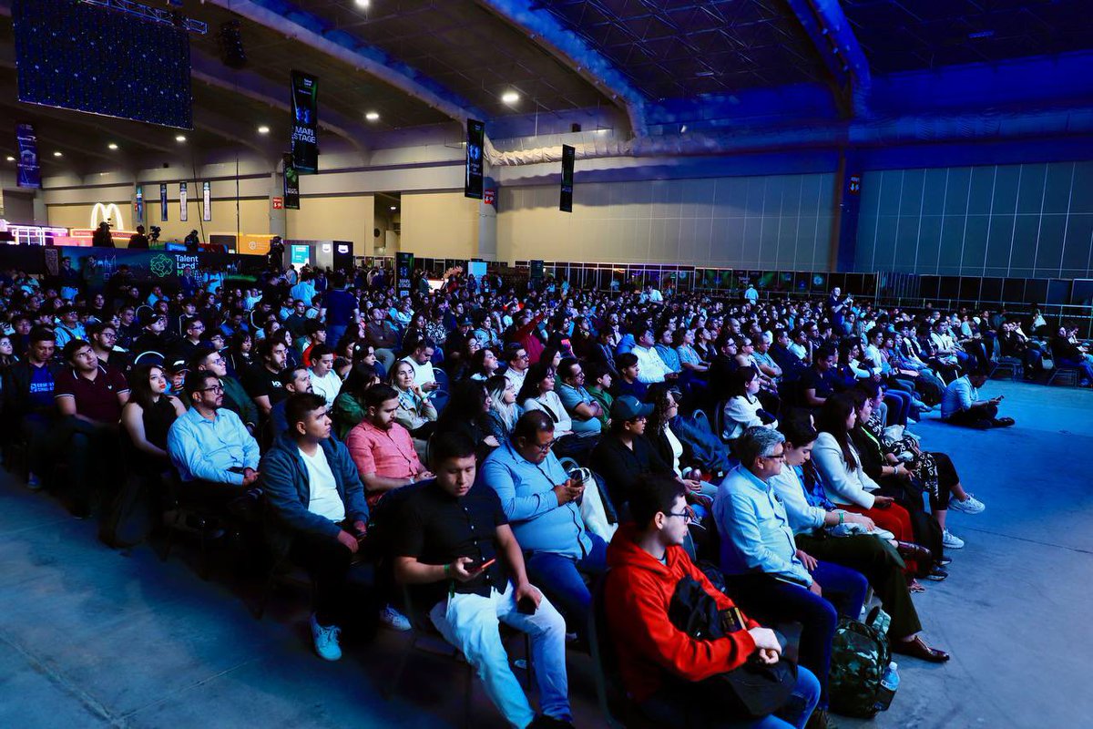 LopezCasarinJ's tweet image. Hoy demostramos que en Álvaro Obregón no solo hablamos de innovación, sino de posibilidades para anticipar el futuro. 

El @mxao_1 es resultado de sumar talento, tecnología y visión pública. Así lo compartimos en @talentrepublic_.

#CasarínAlcalde
#TodoEsPosible