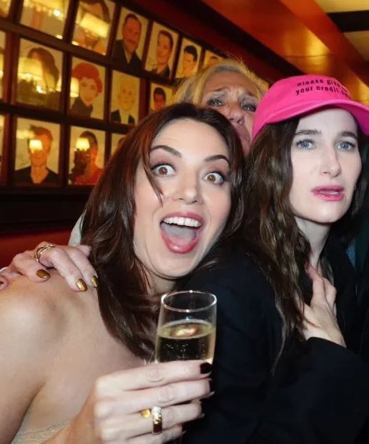 • ana • tweet media