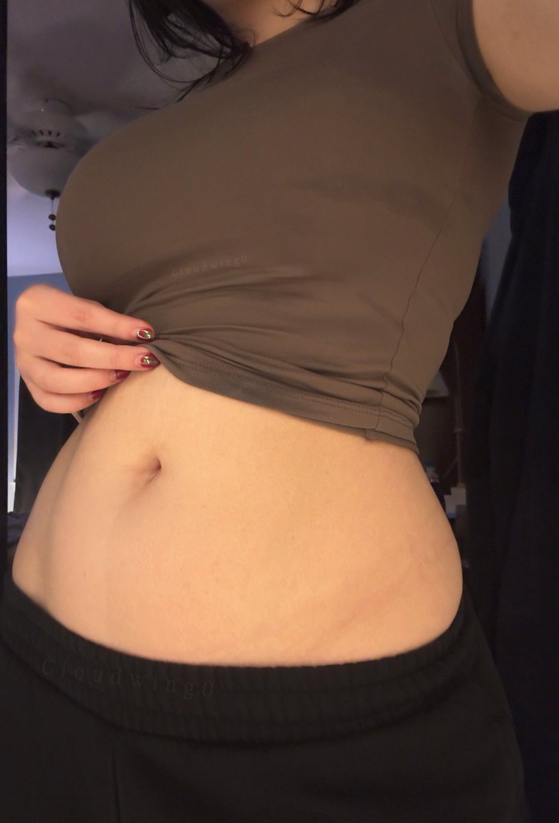 cloudwing0's tweet photo. worship my tummy https://t.co/Qv5bcLmwDM