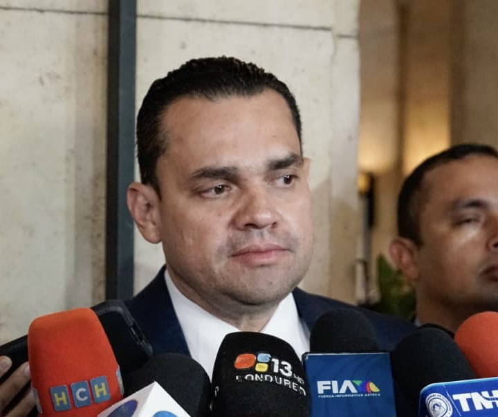 🚨ULTIMA HORA🚨 El presidente del Congreso Nacional, <a href="/TommyZambranoM/">Tommy Zambrano</a> , presentó una iniciativa orientada a eliminar la Comisión Permanente y habilitar sesiones legislativas los 365 días del año.