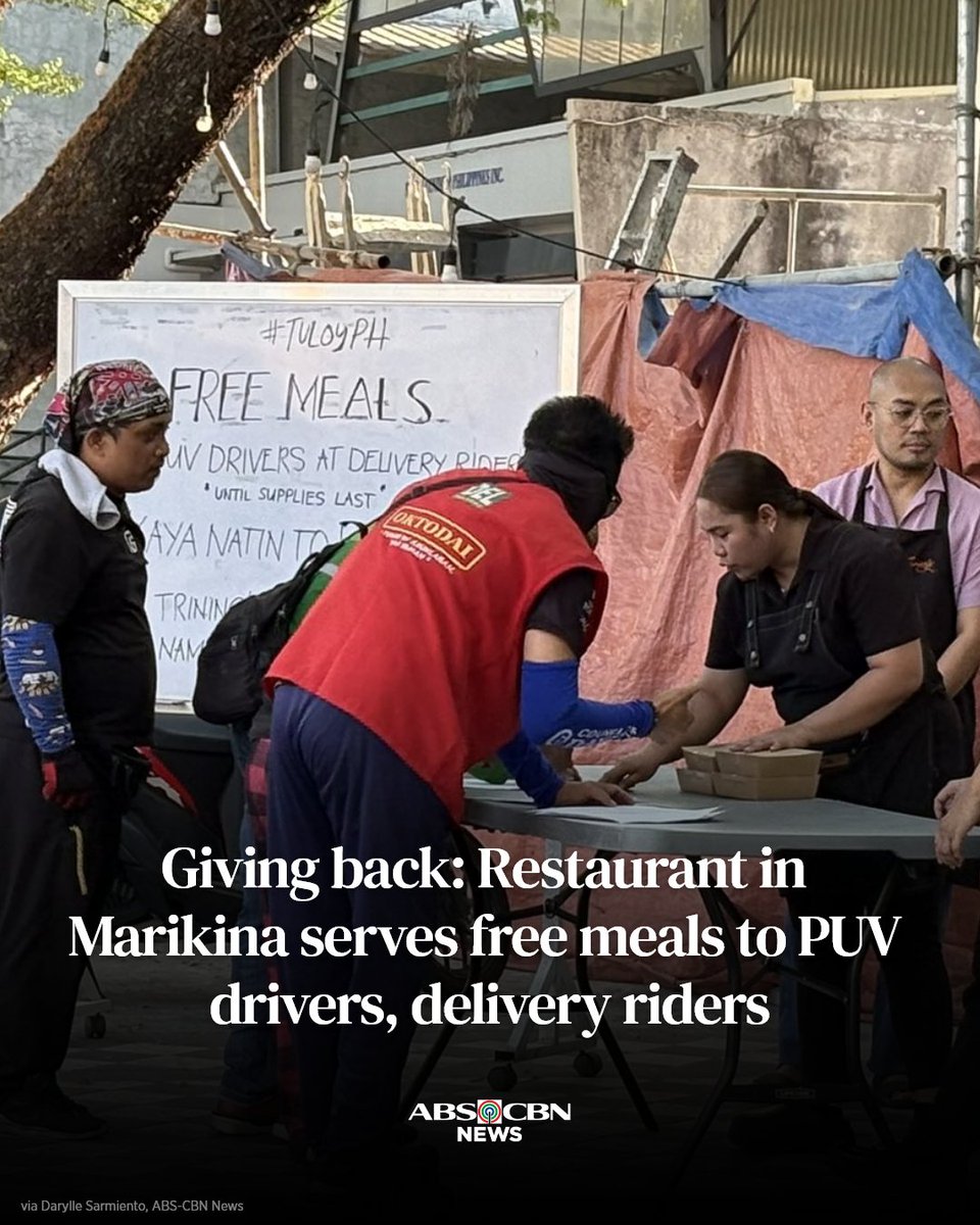 ABSCBNNews's tweet photo. Hindi pa rin nagsasawa sa pagtulong ang isang restaurant sa Marikina.

Mula sa pamimigay ng pagkain sa frontliners noong pandemya at sa evacuees tuwing may kalamidad, mga tsuper naman ang tinutulungan ng Trining's Kitchen Stories para makabawas sa kanilang gastusin sa pagpasada.

Basahin: https://t.co/pmquWWik60