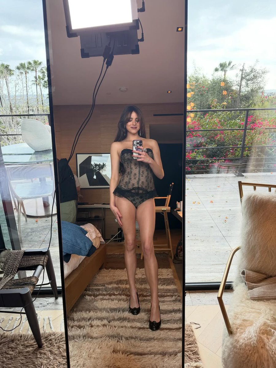 pop vibes tweet media