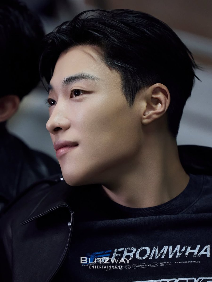 thehwanderland's tweet image. #WooDoHwan behind-the-scenes: #Bloodhounds2 promo shoot 🥊