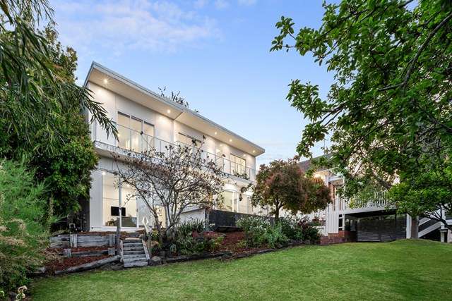 CraigKnudsen_VM's tweet image. 12 Cradley Avenue Kew 3101 | Sweeping Yarra Valley Views | Open for Inspection: Thu 9 Apr 2026 10:45am-11:15am | bit.ly/4oG7V4I | #vendoradvocacy #kew #melbourne #realestate