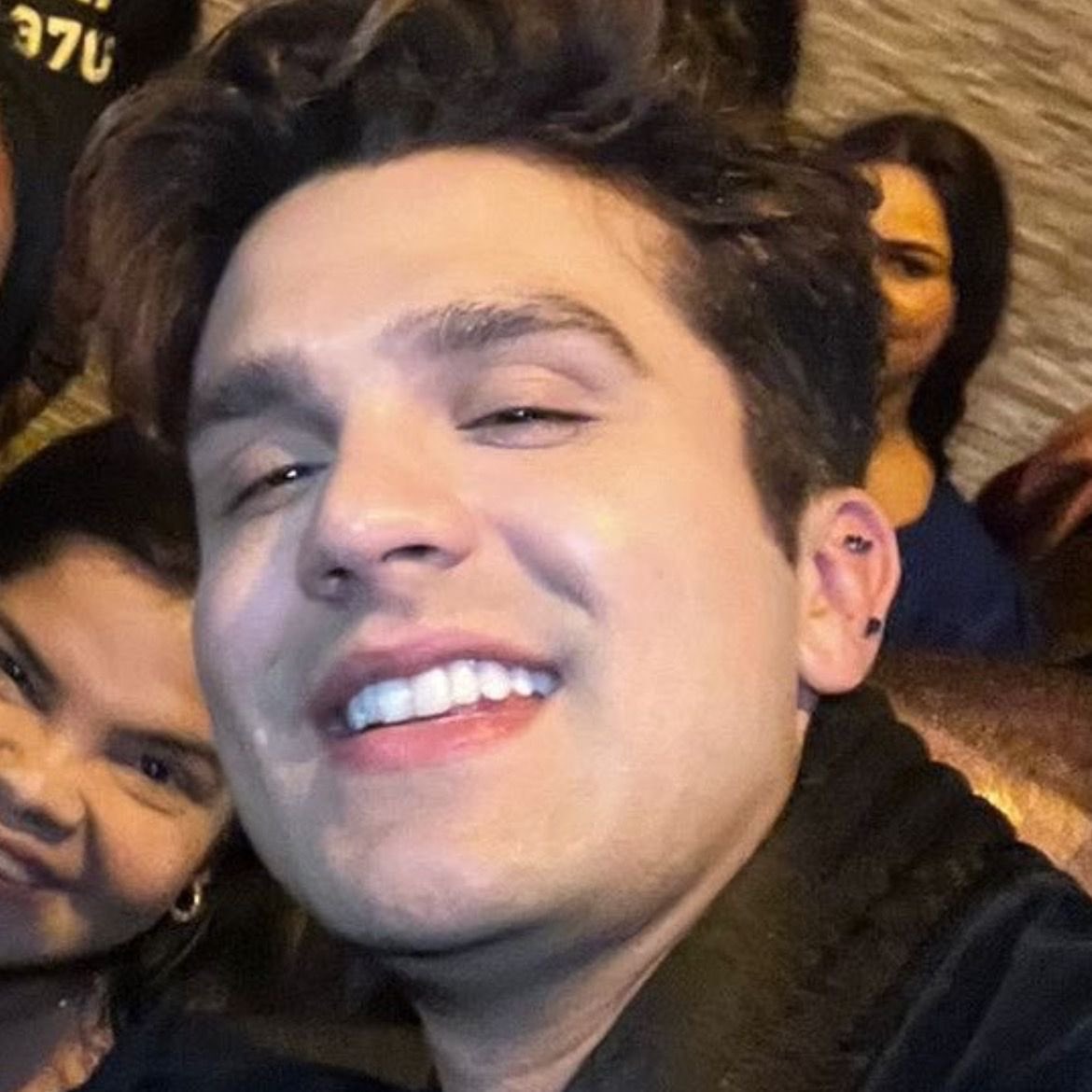 todo dia uma foto do luan sorrindo tweet media