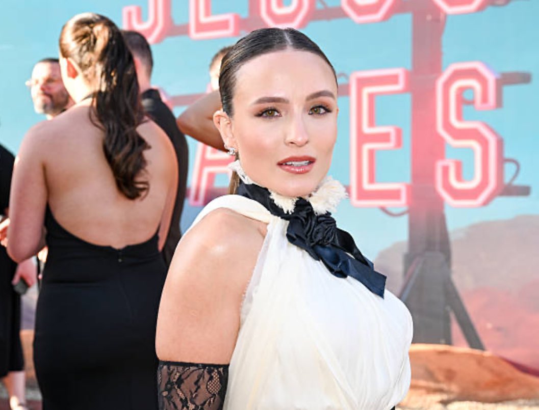 A MULHER ESTÁ UM LUXO