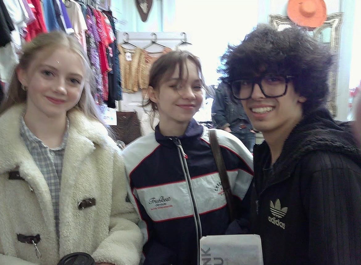 ig story update 

เอ็มมาลงรูปคู่กับคุณ Evie Templeton และคุณ Mossa Mostafa ค่ะ