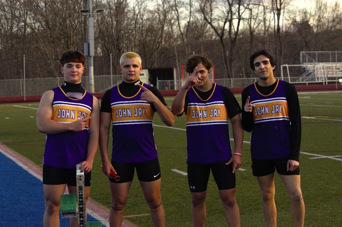mikey_rina77368's tweet photo. 45.96 4x1 relay
2nd in school history
I split A 11.2 as the 2nd leg
2029
QB
School record getting taken down soon 
@AustinSchneid21 @colby_cry6 
@bconnolly2486 @joecandarelli 
@APEXFITNESScr https://t.co/6zV5gcoGOm