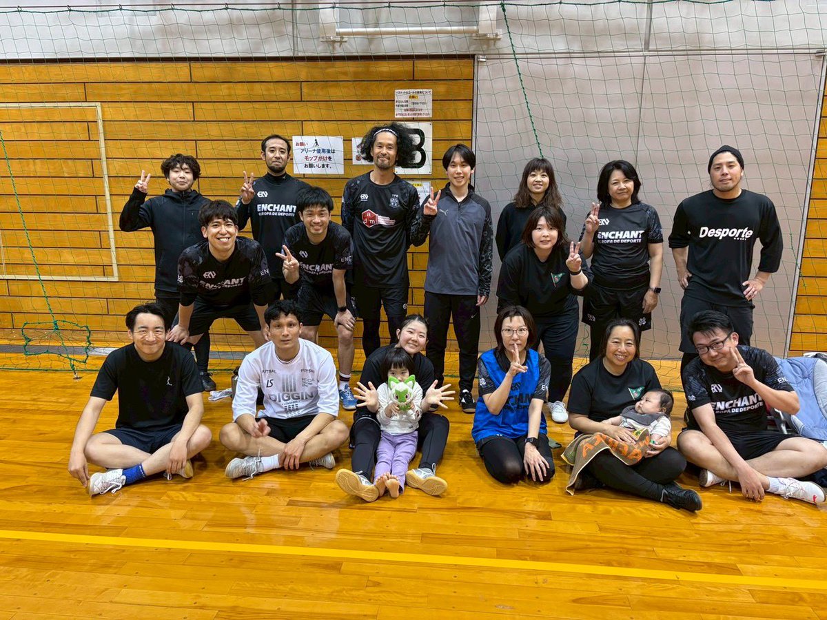 アキカンコッサル

久しぶりに参加
朝からA- pfeile広島AFCでアンプティサッカーの練習に付き合って
ヘトヘトになり、ワイワイフットサル

おばあちゃんになりました（笑）