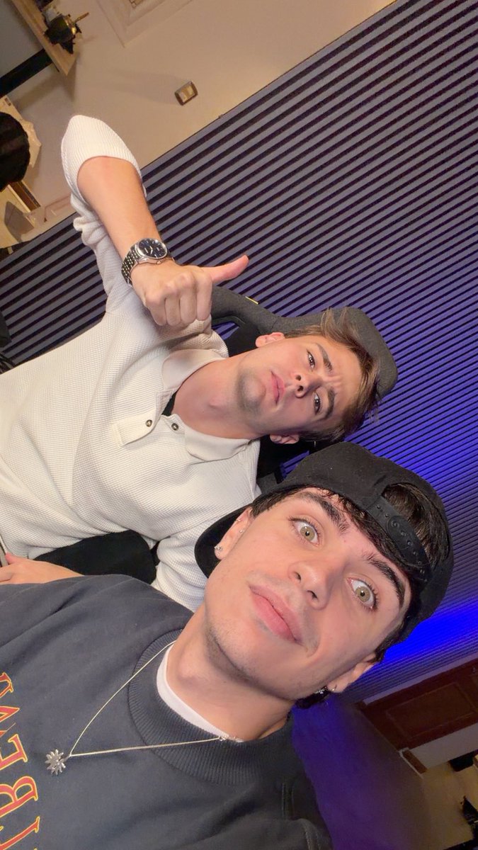 Manu 🐝 tweet media