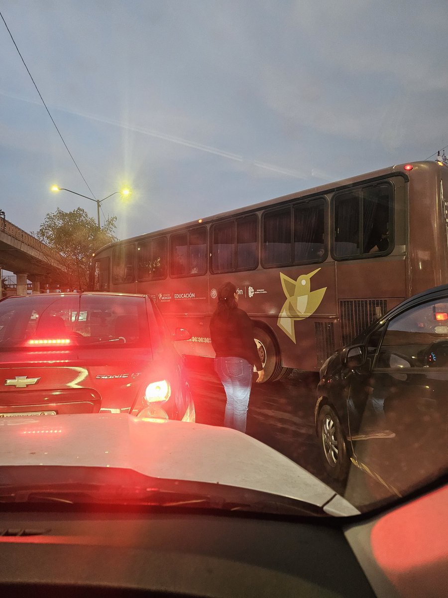 chasucu's tweet photo. @SSC_CDMX pueden quitar a esa gente ? Hacen micho trafico y son violentos ! https://t.co/gdM9Kxwn49