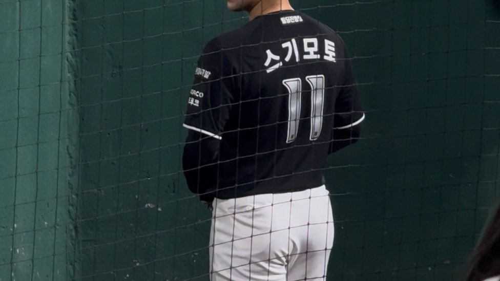 커드 tweet media