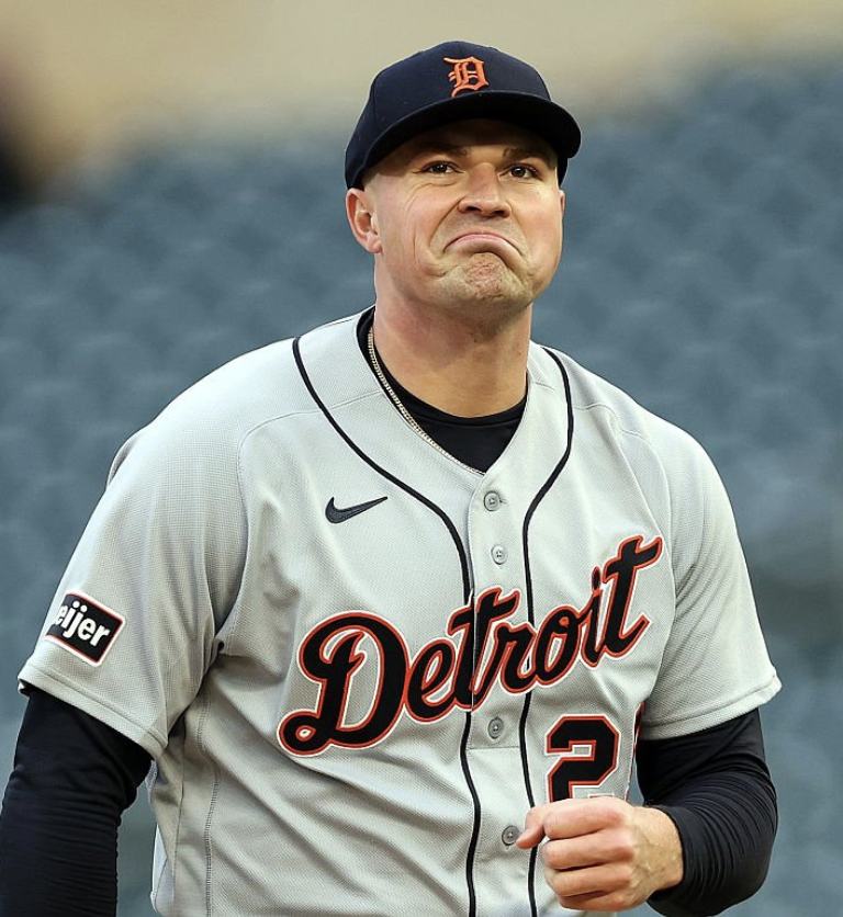 Tarik Skubal against the Twins tonight:

4.2 IP
8 H
4 ER
2 BB
7 K

It's just the third time Skubal failed to complete 5 innings since the start of the 2025 season.