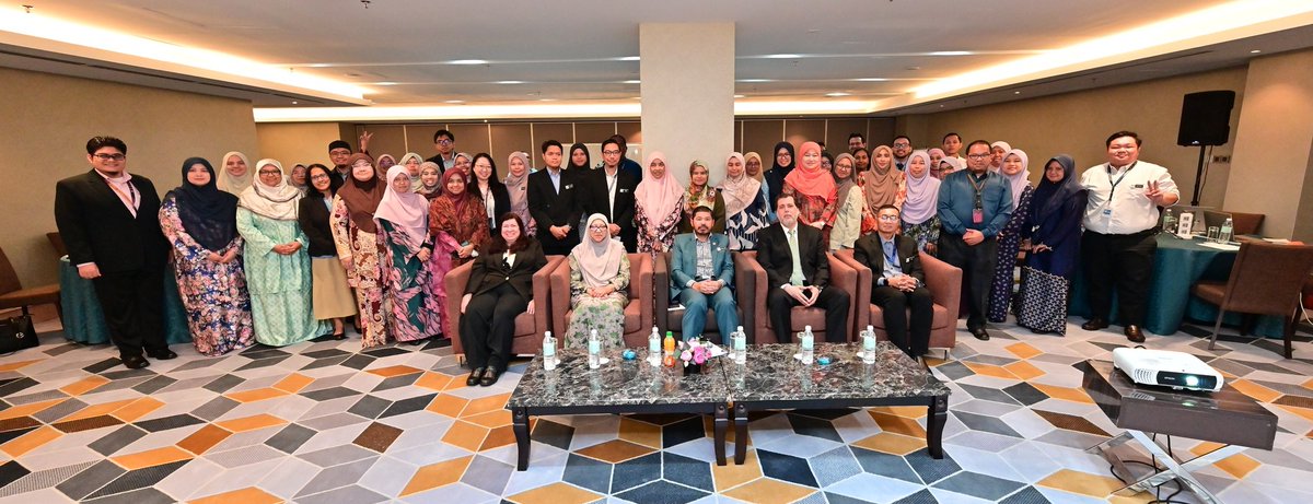 DOSM_ILSM's tweet photo. The Department of Statistics Malaysia (DOSM), in collaboration with the International Monetary Fund (IMF), successfully organised a Workshop on the System of National Accounts (SNA): https://t.co/UIixZepdlv