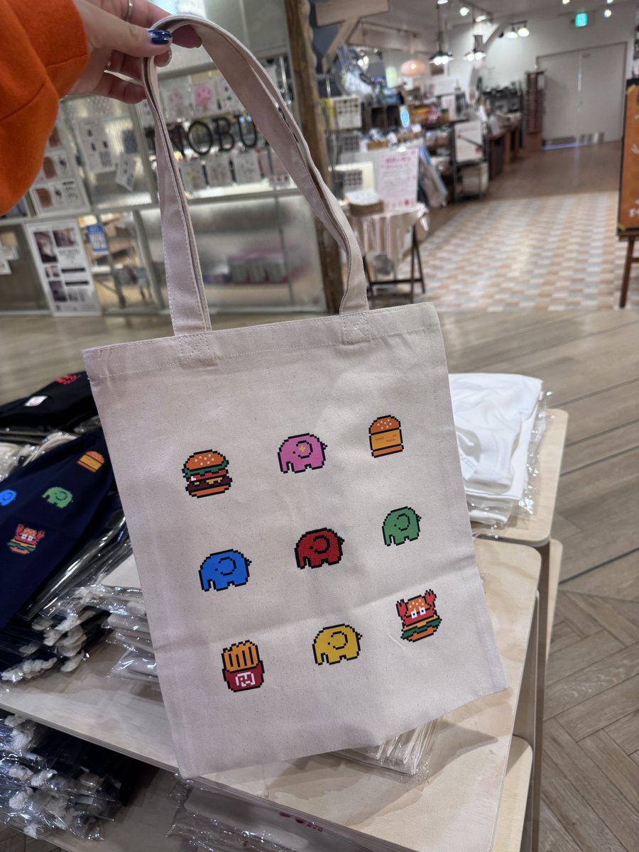 andr_0310's tweet photo. ／
📢完売と再入荷のおしらせ
＼

2日目も足元が悪い中☔️🌪️
たくさんご来店いただきありがとうございました！
POPUP限定色 スケートロングT ホワイトや新商品はまだまだ在庫ありますので、ご安心ください…！

〈SOLDOUT〉

・DOM DOM 丑年トートバッグ スモーキーピンク
・DOM DOM スケートロングTシャツ スモーキー M
・DOM DOM スケートロングTシャツ スモーキー L
・DOM DOM スケートロングTシャツ スモーキー XL
・DOM DOM トイカプセルTシャツ WHITE M
・DOM DOM クレーンゲームTシャツ BLACK M
・DOM DOM クレーンゲームTシャツ BLACK XL
・DOM DOM ロゴ刺繍コーチジャケット ベージュ L

※4/8 open時
※現在再入荷の予定はございません。ご了承ください。

＜本日の入荷＞

・DOM DOM ぬいぐるみ小 どむこ ピンク

※入荷時刻は未定なので、また入荷次第SNSにてご報告します。
※DMでのお問い合わせ・お取り置き不可