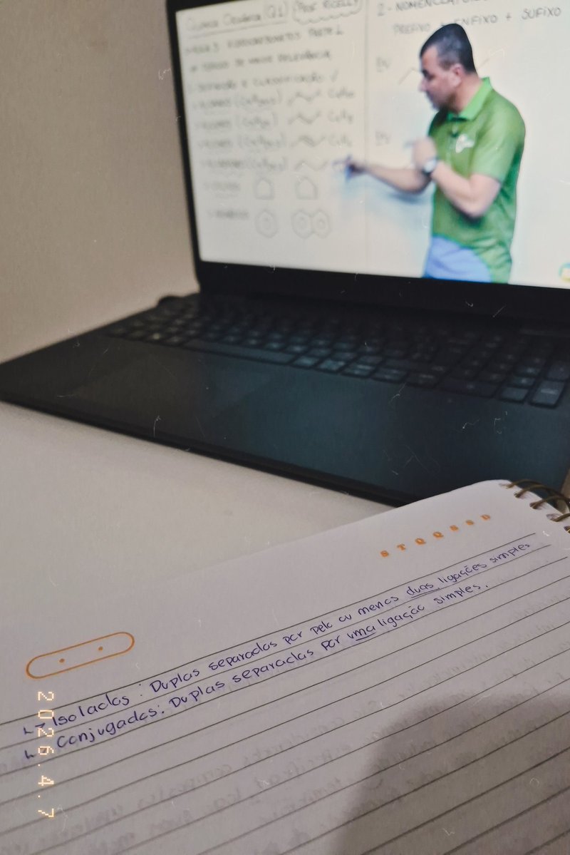 ari 📖 tweet media