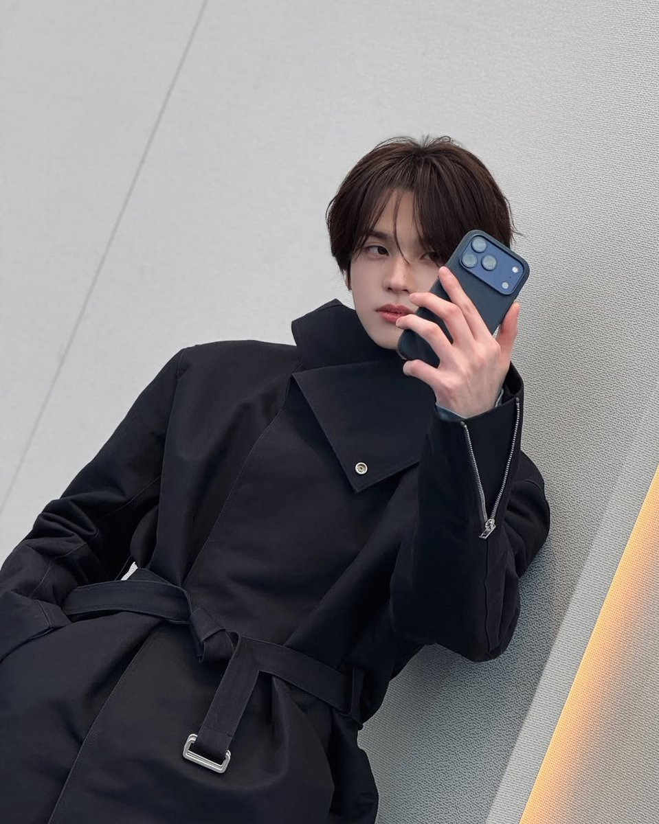 HINYSU's tweet photo. Midnight tones, navy dreams, and a little bit of mirror confidence. Holding my iPhone 17 Pro Max like it's part of the outfit because let's be real, style is in the details. Cool shades, calm vibe, and just enough glow to match the mood. Not just selfies, it's a statement. https://t.co/dA3HXc2J1K