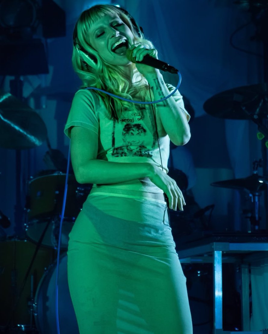 Lara Winter tweet media