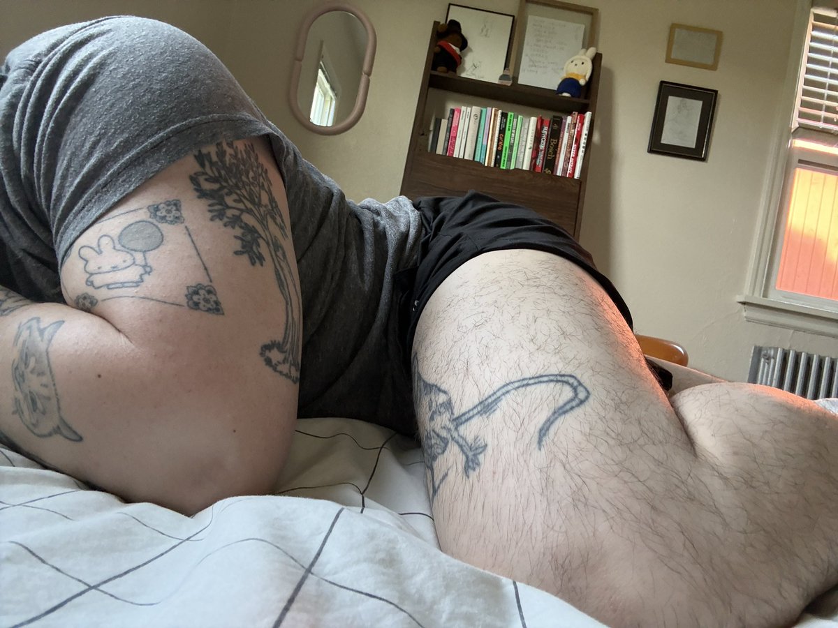 𝐇𝐎𝐖𝐋 𝐚𝐭 𝐭𝐡𝐞 𝐌𝐎𝐎𝐍 🩵🩷🤍 tweet media