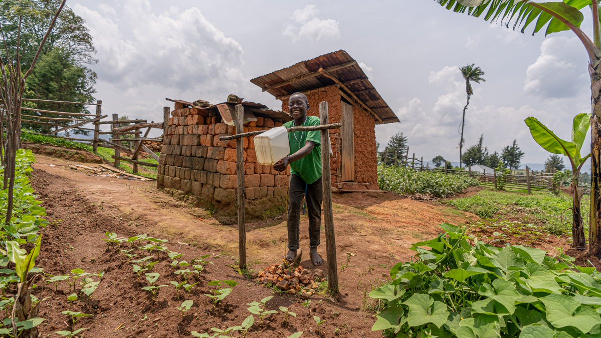 RTVorg's tweet image. 1/3 In last-mile communities, barriers to #health and #wellbeing can limit participation in economic activities. RTV works alongside communities through an integrated approach that improves health outcomes while enabling livelihoods. #worldhealthday #foodsecurity #WASH #equity