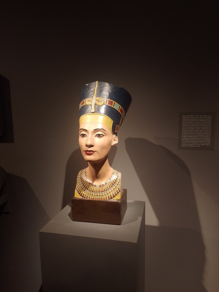 Hoy conocí el museo de bellas artes de Buenos Aires. Que lugar tan hermoso. Cuantas obras de arte están allí. Entre mis favoritos está la muestra de Egipto