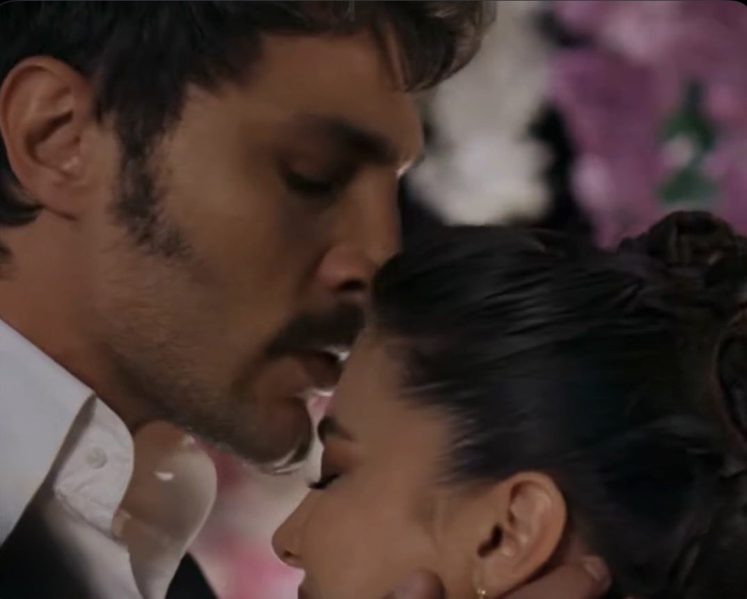 𓇢𓆸 tweet media