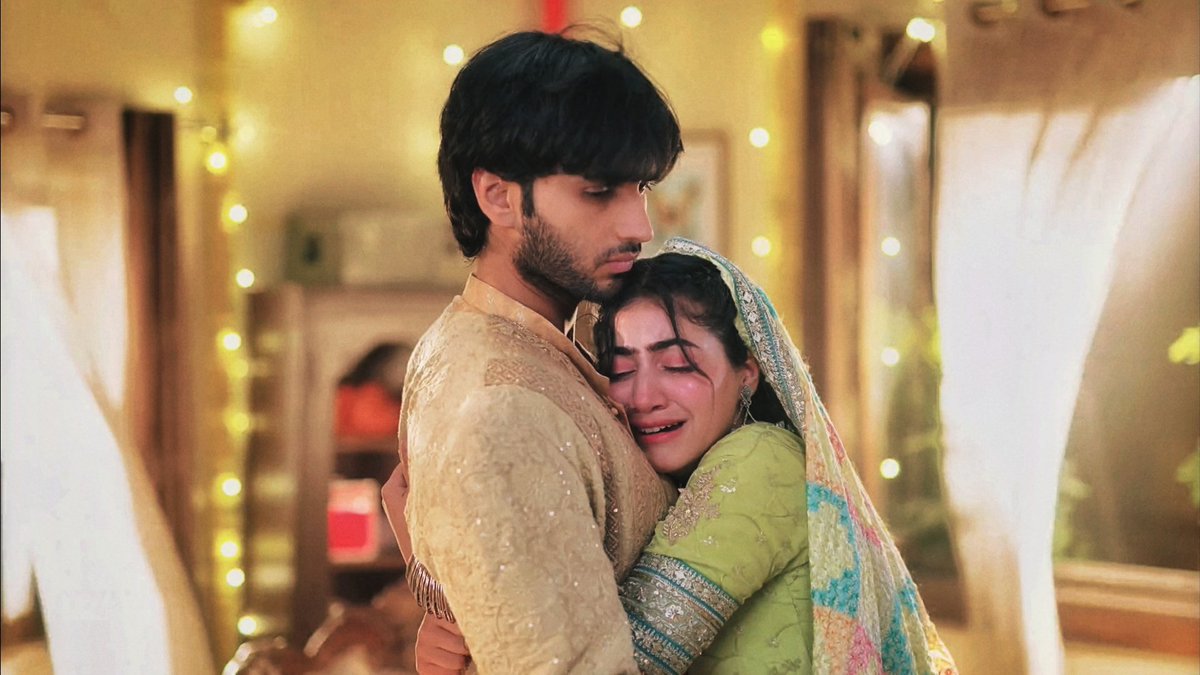 ishqnazariya's tweet photo. stopp im gonna cry i loved this hug and the entire convo sm ughh i was sooo emotional ohh my heeriye and her ranjha

#tujulietjattdi • #heewab https://t.co/cpAbFJi63s