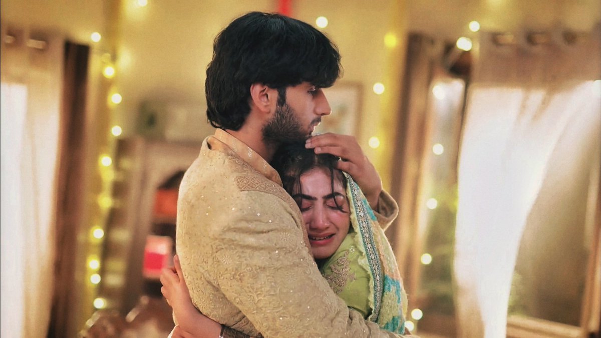 ishqnazariya's tweet photo. stopp im gonna cry i loved this hug and the entire convo sm ughh i was sooo emotional ohh my heeriye and her ranjha

#tujulietjattdi • #heewab https://t.co/cpAbFJi63s