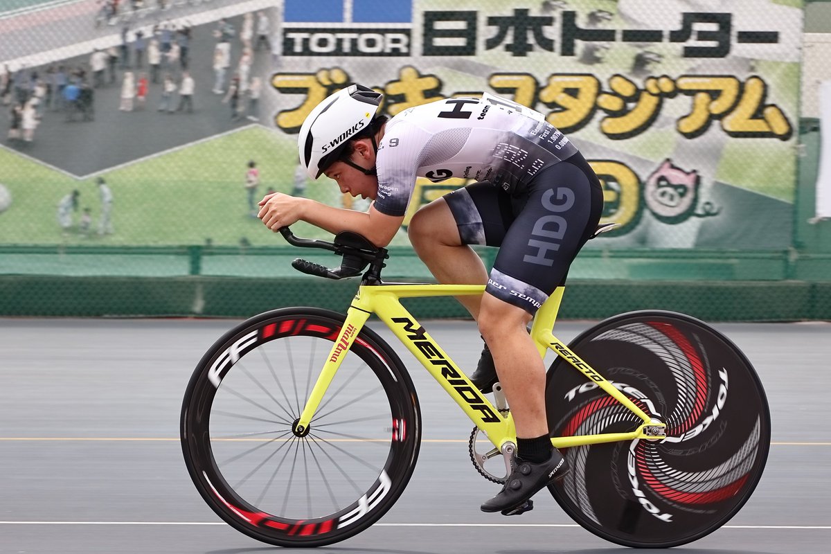 あきひこ tweet media