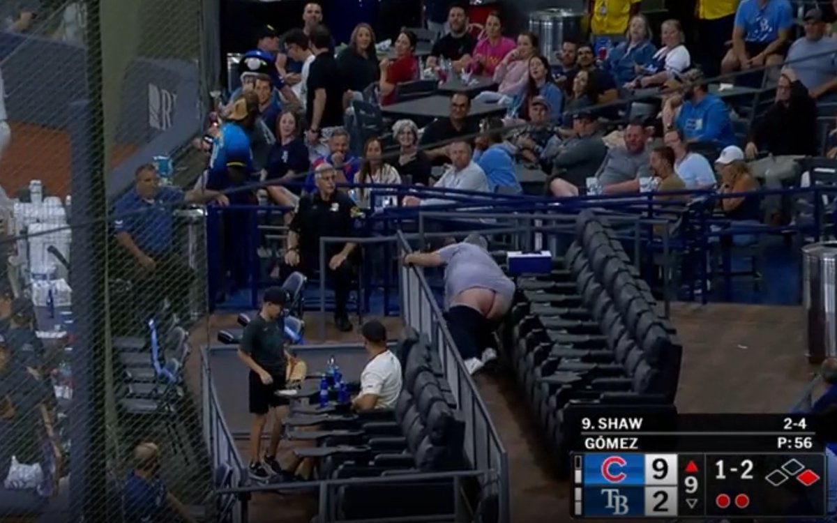 swolemeta_x's tweet photo. THERE IS NOT SHOT I JUST CAUGHT A FULL MOON ON THE CUBS GAME 

BRO https://t.co/APUeYBQDIT