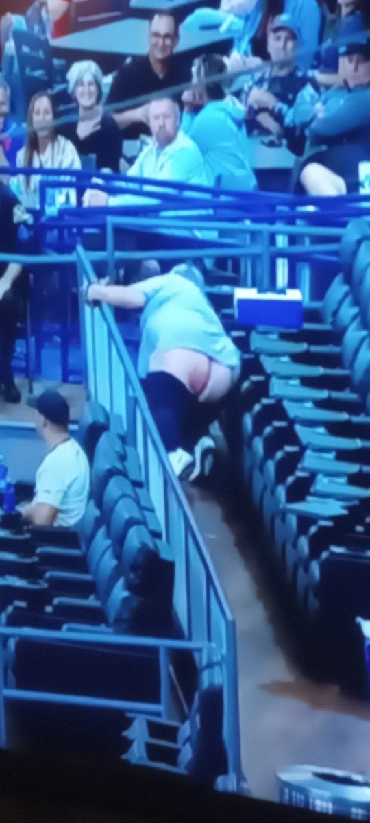 bdub2333's tweet photo. Cubs game just now full moon 🌕    Ha 🤣 https://t.co/OOEXwb2iM2
