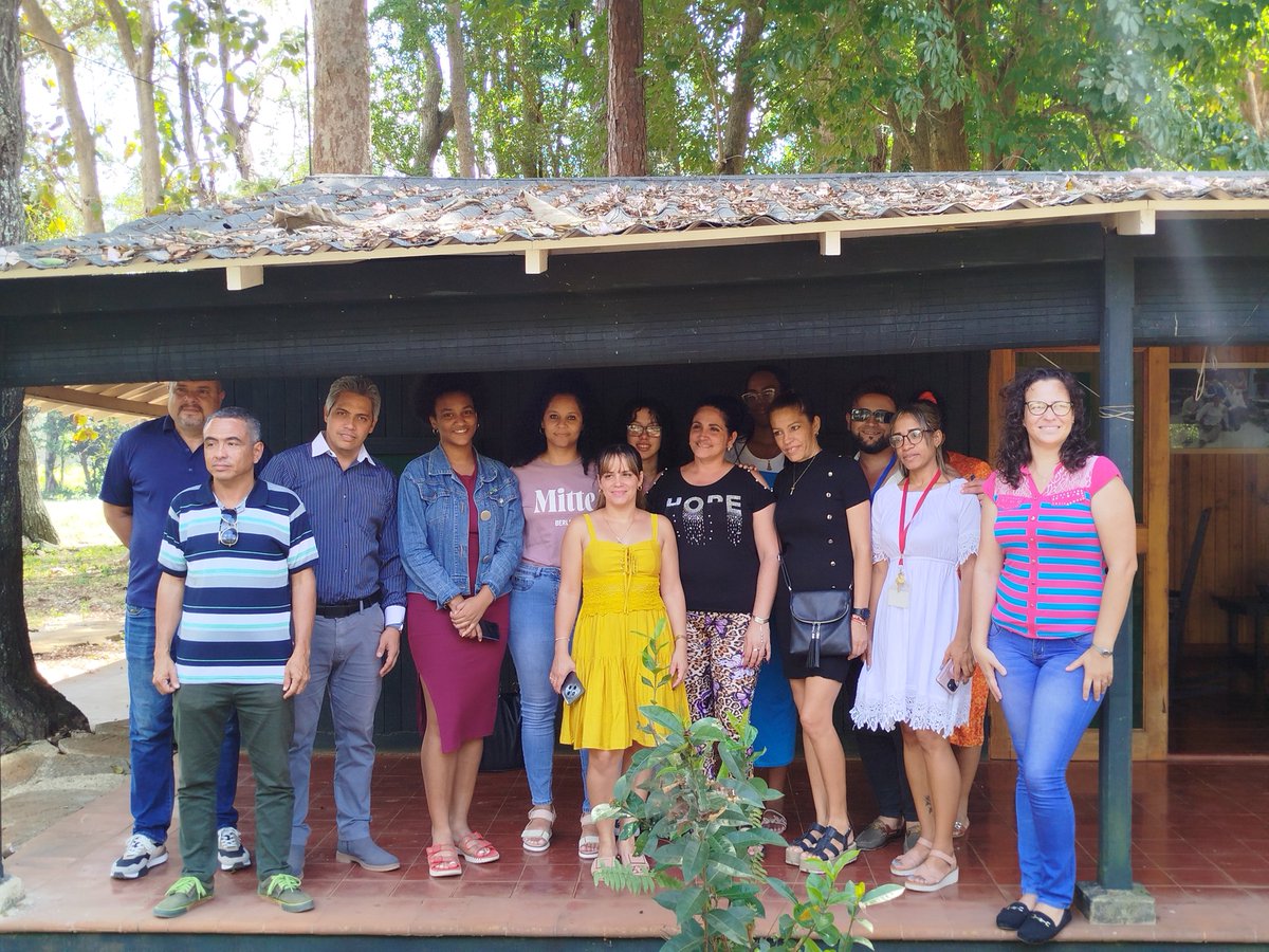 ¡Momentos como este nos recuerdan la fuerza de la unidad y la entrega por un futuro mejor! 💪🇨🇺

#100AñosConFidel 
#AgroalimPorCuba 🇨🇺