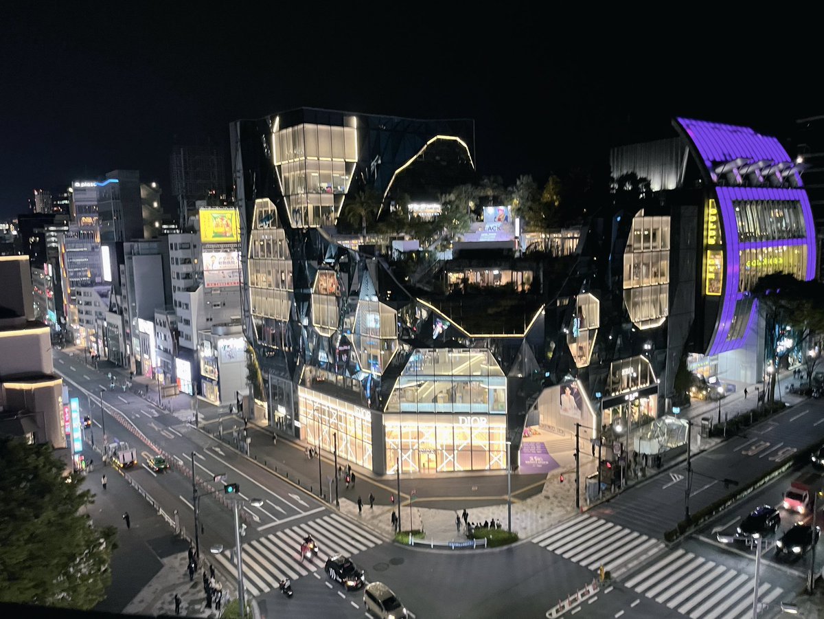 selfcomestomine's tweet photo. マインクラ��トみたいな個性のないしょうもない真四角ビルを街中にコピペで増やしまくってるクソ建築家どもに制裁を。オレはいまX民に叩かれまくってる東急の建築デザインがめちゃすこなんだ https://t.co/Zgg2PMHg6V