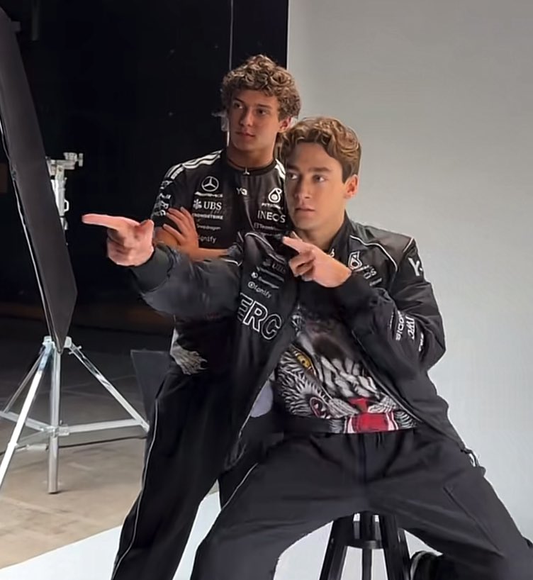 delilah⟢ tweet media