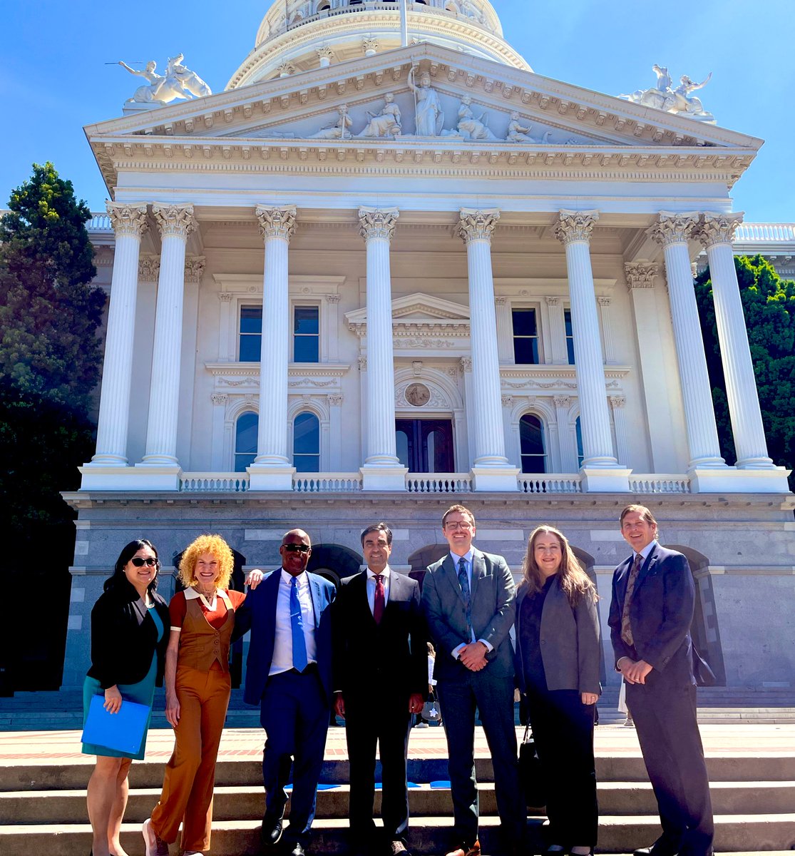 JanetWeiMD's tweet photo. Proud to join @CaliforniaACC in Sacramento today to advocate for our patients and colleagues regarding #priorauth, unfair #downcoding practices for complex cardiac conditions, outdated cardiac surgery regulations, and CPR/AED education in high schools. @Cardiology @ACCinTouch https://t.co/YrAaleCYtg