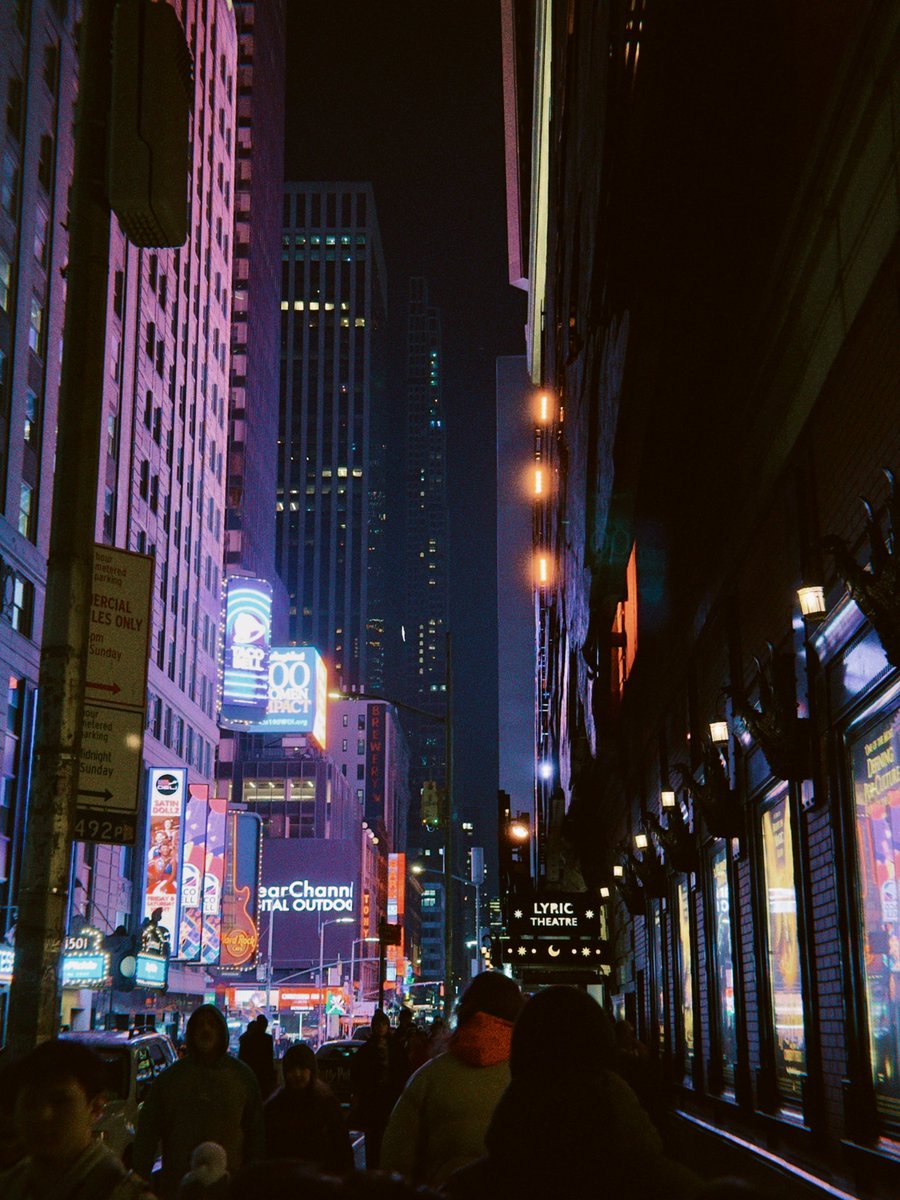tyron_shi's tweet photo. A night in New York https://t.co/r7dNSAWYKI