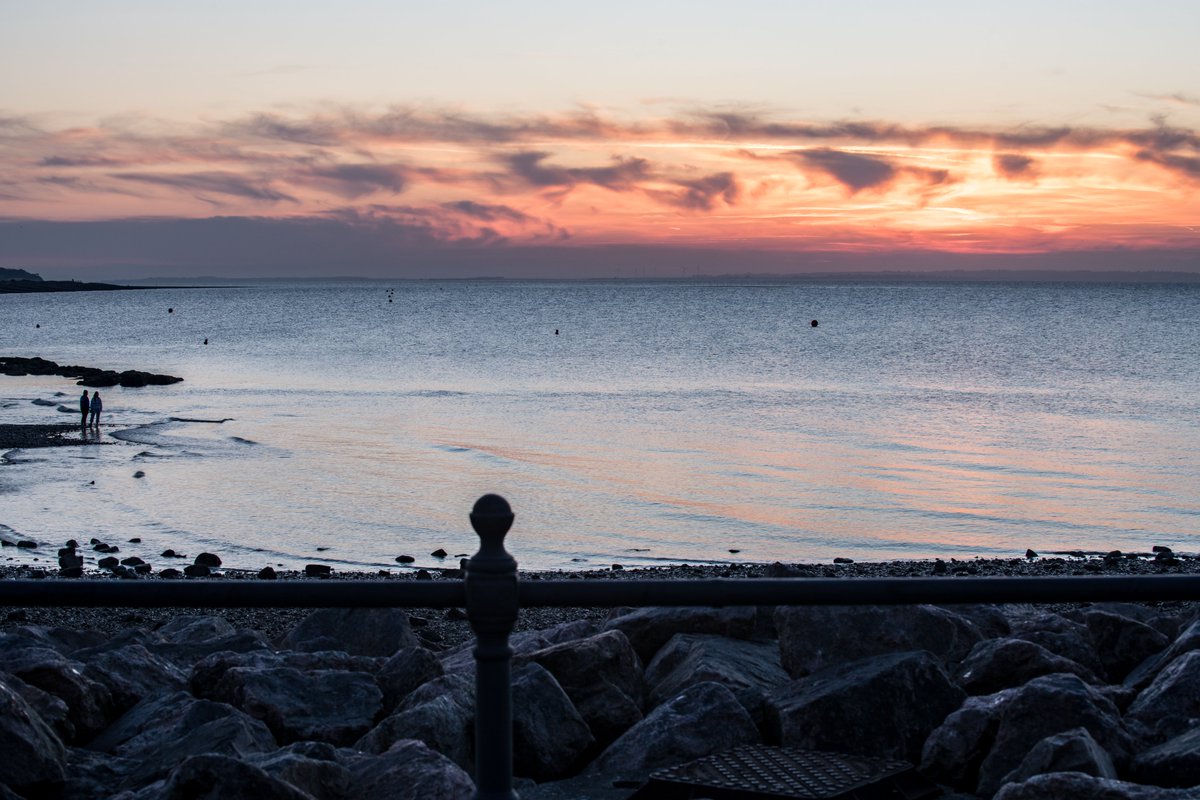 DarbsUK's tweet photo. @HollyJGreen Hi Holly. Shot off Hampton Herne Bay . 7th April 26. 2 shots attached . one where I shot another photographer &amp; the other is of a couple enjoying the sunset!
#sunset #hernebay https://t.co/HzLeGBueXF