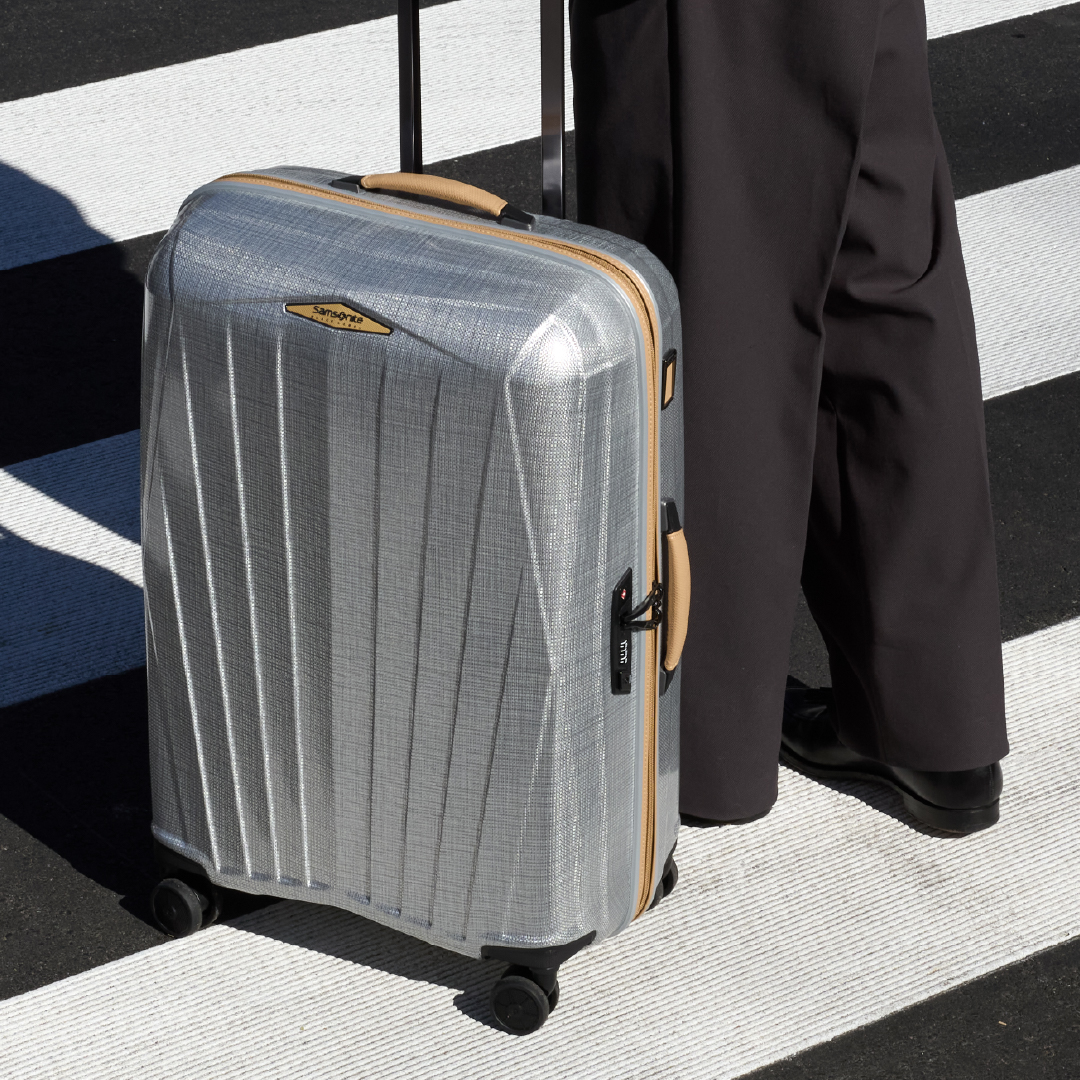 samsonitejpn's tweet photo. ダイヤモンドシェイプが象徴する、美しさと強さを兼ね備えた「メジャーライト」。 Curv®素材のボディに、ダイヤモンドシェイプにインスパイアされたロゴプレートをプラス。タンカラーで統一したレザーハンドルが上質感を高めます。
https://t.co/K5YoOjKjYM

#SamsoniteBLACKLABEL https://t.co/8QObpgIKZo