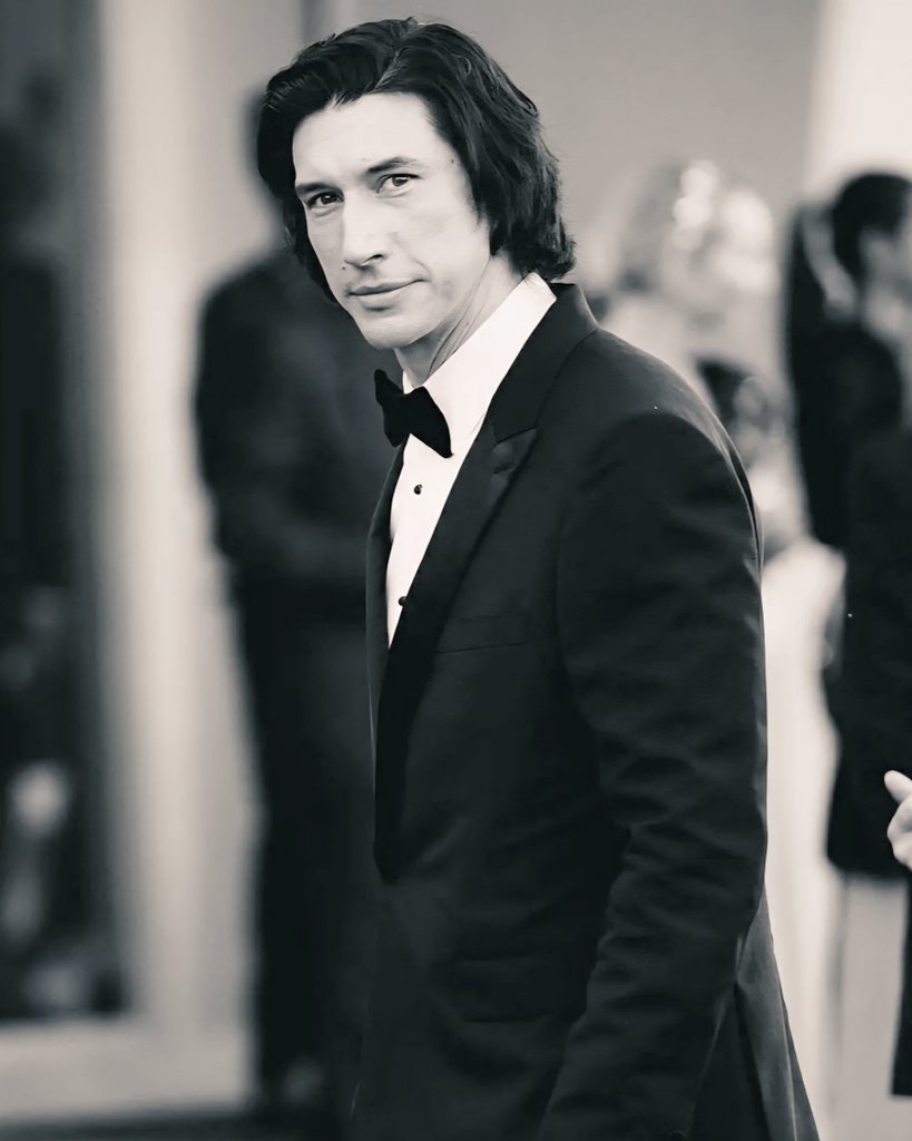 CreativLicense_'s tweet image. Adam Driver in a tux, looking directly at you is healing ❤️‍🔥 #AdamDriver