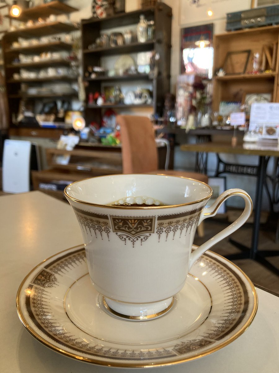 kaze_coffeeshop's tweet image. おはようございます。
風珈琲店、オープンしました。
比叡山山頂付近は快晴。
今朝の一杯は、
#noritake カップ＆ソーサー
今日もよろしくお願いします。
