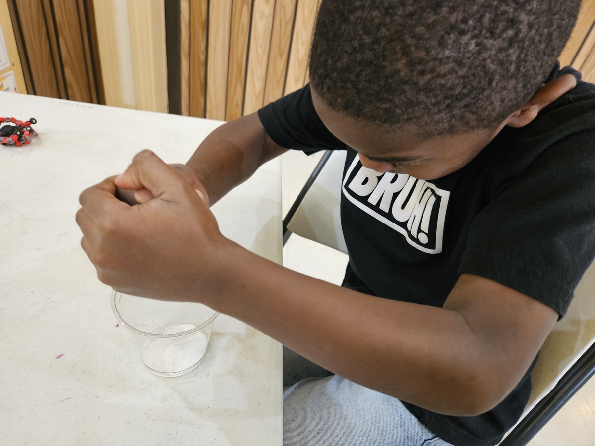 TheDanielCenter's tweet photo. Sweet science in action! Students explored chemical reactions using Skittles, watching colors swirl and mix while learning how substances interact in a fun, hands-on experiment!

#STEMLearning #ChemicalReactions #HandsOnScience #SweetExperiments #EarlyLearning https://t.co/qeEaJFMfQb