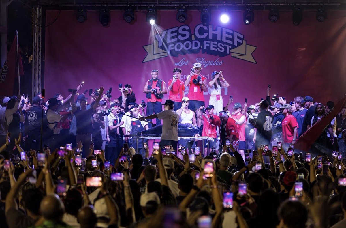 YesChefFoodFest's tweet photo. After dark, it hits different #YesChefFoodFestLA #YesChefFoodFest #YesChef https://t.co/dzem2RjbkV