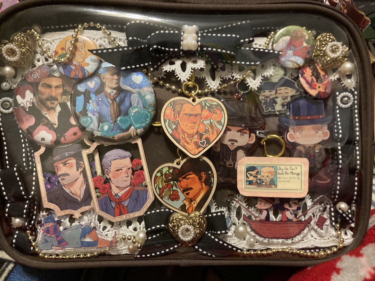 CaughtInRed's tweet image. tysm @pinrelin for the keychains! They are in both my ita bags now ❤️