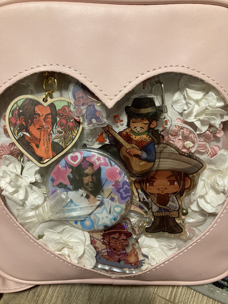 CaughtInRed's tweet image. tysm @pinrelin for the keychains! They are in both my ita bags now ❤️