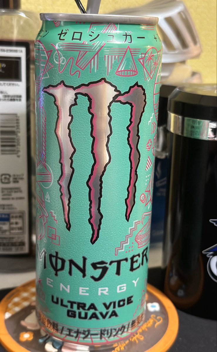モンスターの新しいやつ飲んだんだけど感想は、炭酸にうっすらフルーツの味で全体的に味は薄い
0カロリー0シュガーやからモンスター飲みたくてダイエットしてる人にはイイネ(  ³ω³  )