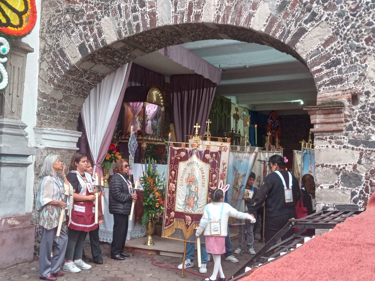 iztacalconews's tweet photo. Martes de amapola (o pascua)en la Parroquia de San Matías
Se celebra el primer martes después del domingo de resurrección. El santísimo recorre las "capillas pozas" que se colocan en el atrio
Fotos Iveth Gunariz
#NuestraGente
#NuestrasTradiciones
MAS EN https://t.co/BXxEwldHIf https://t.co/q4Mn8gEW6G